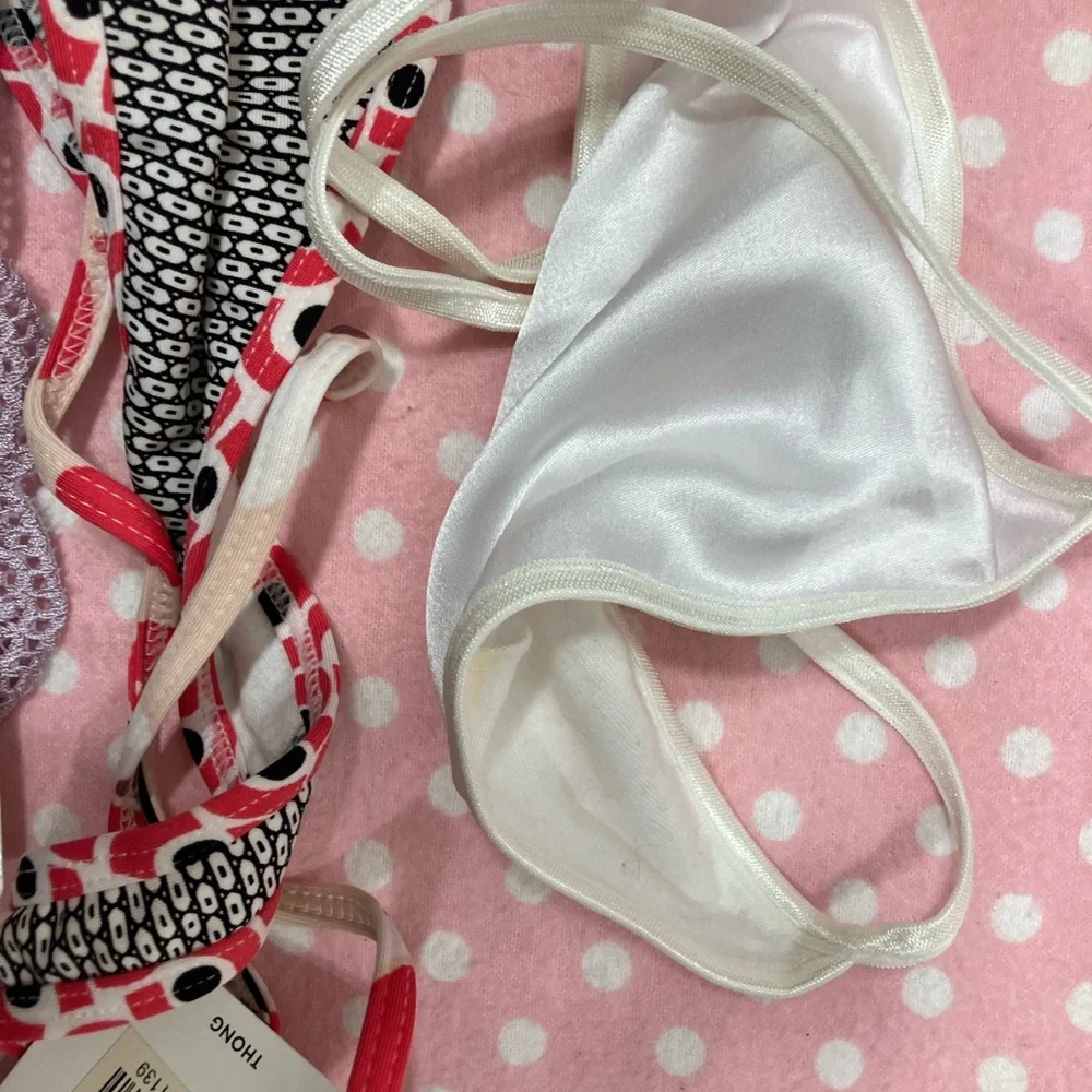 3 Thongs NEW